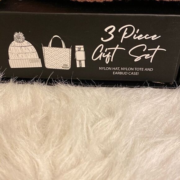 NWT Steve Madden Tote/Crossbody w/ AirPod Case and Hat- 3pc Gift Set - Mauve - Picture 9 of 15